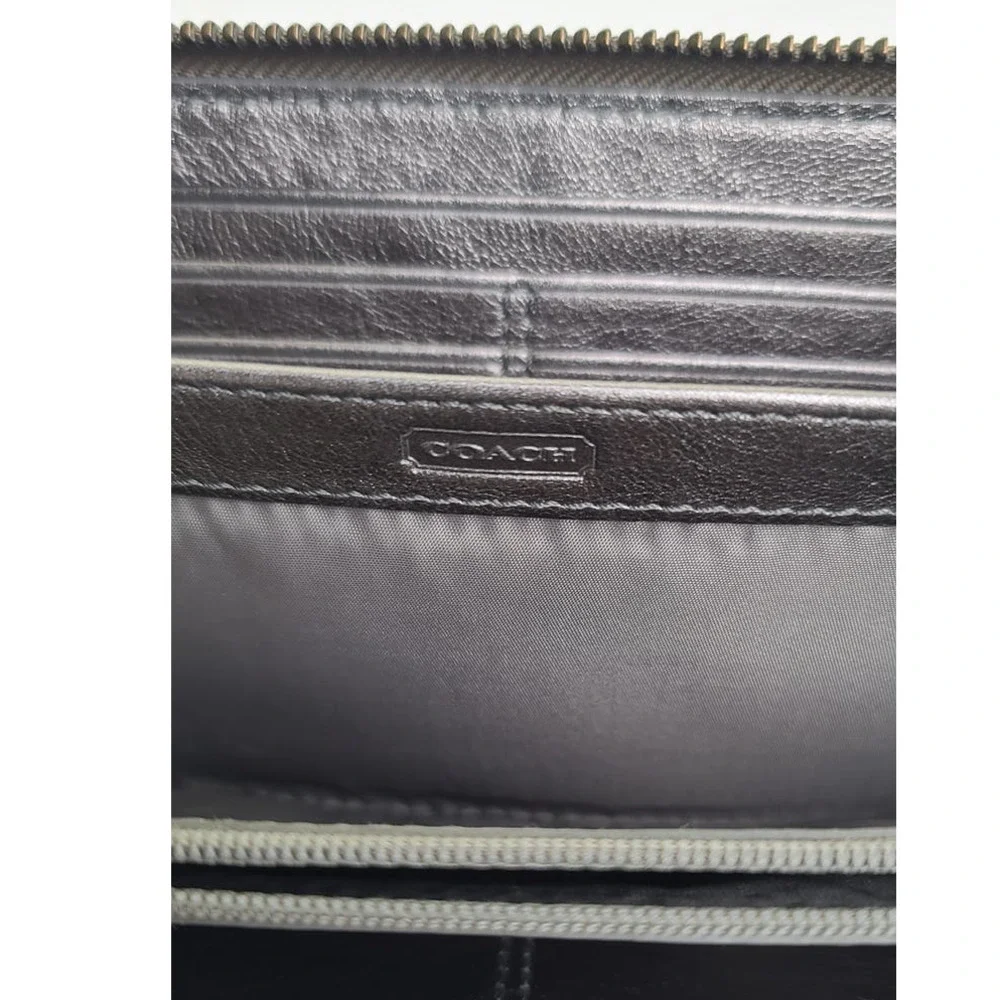 Coach Bifold Accordion Wallet Green Olive ID's Cards Bills Coins Round Zip - Picture 7 of 8